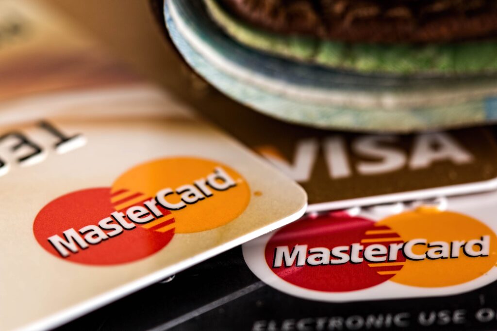 easy ways to avoid credit card debt